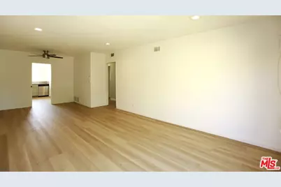 1323 S Ridgeley Dr #5, Los Angeles, CA 90019 - Photo 1
