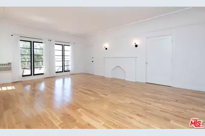 1085 S Cloverdale Ave #1085, Los Angeles, CA 90019 - Photo 1