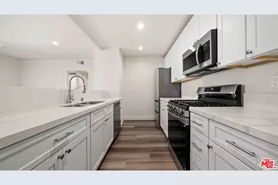 7453 Haskell Ave #9, Van Nuys, CA 91406 - Photo 1