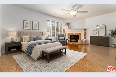 18100 Burbank Blvd #19, Tarzana, CA 91356 - Photo 1