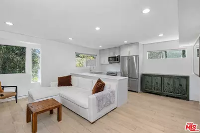 2147 N Beachwood Dr #6, Los Angeles, CA 90068 - Photo 1