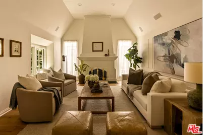 102 N Laurel Ave, Los Angeles, CA 90048 - Photo 1