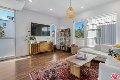 6024 W Beachwood Ln, Los Angeles, CA 90038 - Photo 1