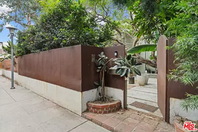132 Vista Pl, Venice, CA 90291 - Photo 1