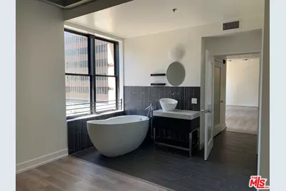 727 W 7th St #614, Los Angeles, CA 90017 - Photo 1