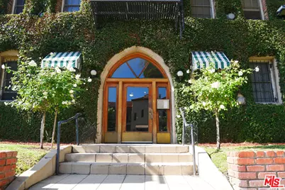 611 S Cloverdale Ave #106, Los Angeles, CA 90036 - Photo 1