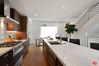 3811 S Verona Ct, Los Angeles, CA 90066 - Photo 1