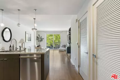 1705 Ocean Ave #212, Santa Monica, CA 90401 - Photo 5