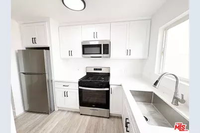 2637 S Manhattan Pl #8, Los Angeles, CA 90018 - Photo 1