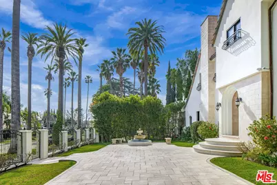 607 N Hillcrest Rd, Beverly Hills, CA 90210 - Photo 1