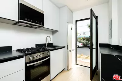 1325 Cabrillo Ave #11, Venice, CA 90291 - Photo 1