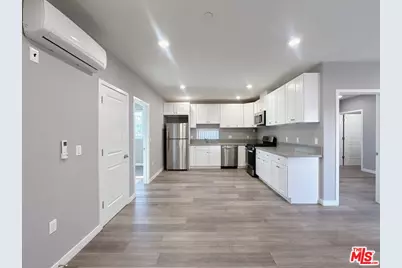 1107 S Hobart Blvd, Los Angeles, CA 90006 - Photo 1