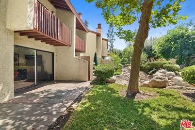 5720 Owensmouth Ave #142, Woodland Hills, CA 91367 - Photo 1