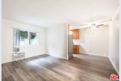 13343 Victory Blvd #4, Van Nuys, CA 91401 - Photo 1