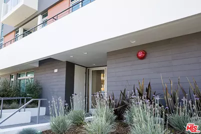 938 S Orange Grove Ave #201, Los Angeles, CA 90036 - Photo 1