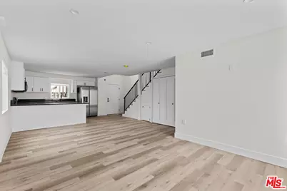 546 N Genesee Ave, Los Angeles, CA 90036 - Photo 1