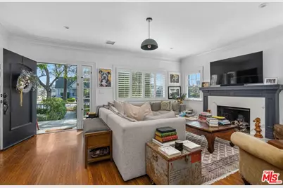1117 S Manhattan Pl, Los Angeles, CA 90019 - Photo 1