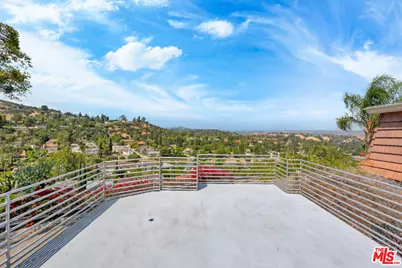 4302 Torreon Dr, Woodland Hills, CA 91364 - Photo 1