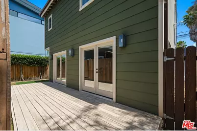 660 San Juan Ave, Venice, CA 90291 - Photo 1