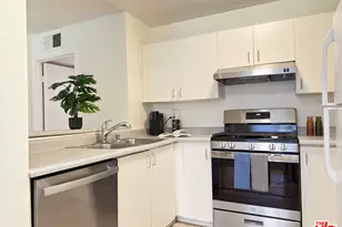 326 S Manhattan Pl, Los Angeles, CA 90020 - Photo 1