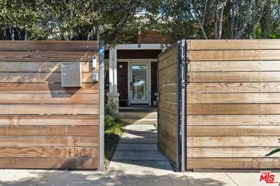 1613 Cabrillo Ave, Venice, CA 90291 - Photo 1