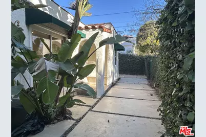 8711 Sherwood Dr, West Hollywood, CA 90069 - Photo 1