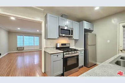 1020 S Norton Ave #B, Los Angeles, CA 90019 - Photo 1