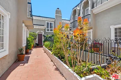 1242 Berkeley St #10, Santa Monica, CA 90404 - Photo 1