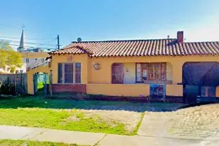 1718 E 113th St, Los Angeles, CA 90059 - Photo 1