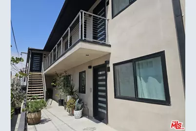 17 Sunset Ave, Venice, CA 90291 - Photo 1