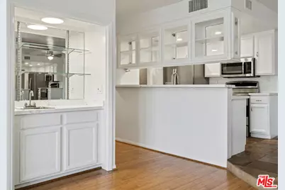 521 Montana Ave #301, Santa Monica, CA 90403 - Photo 1