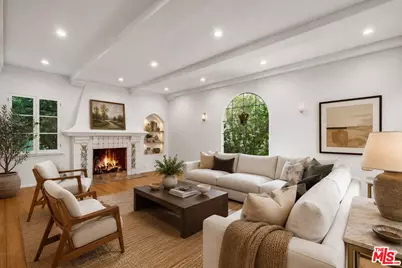207 S Reeves Dr, Beverly Hills, CA 90212 - Photo 1