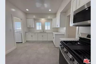 1462 W 36th St #1462 1/2, Los Angeles, CA 90018 - Photo 1
