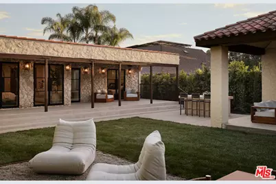 6255 Del Valle Dr, Los Angeles, CA 90048 - Photo 1
