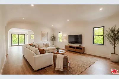 7170 Rosewood Ave, Los Angeles, CA 90036 - Photo 1