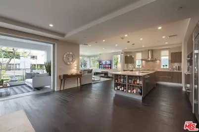 450 N Palm Dr #206, Beverly Hills, CA 90210 - Photo 1