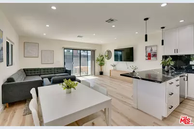 918 N San Vicente Blvd #B, West Hollywood, CA 90069 - Photo 1