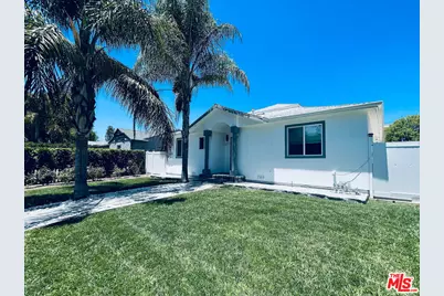 22131 Victory Blvd, Woodland Hills, CA 91303 - Photo 1