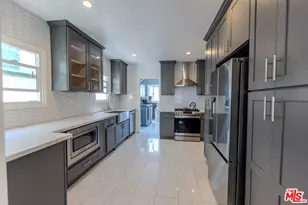 1067 S Sycamore Ave, Los Angeles, CA 90019 - Photo 1