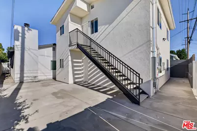 1809 N Avon St #101, Burbank, CA 91505 - Photo 1