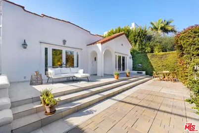 801 N Laurel Ave, Los Angeles, CA 90046 - Photo 1