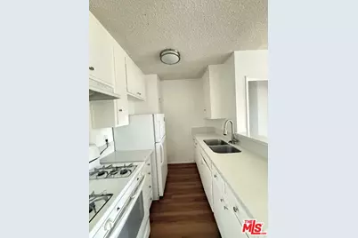 145 S Mariposa Ave #302, Los Angeles, CA 90004 - Photo 1