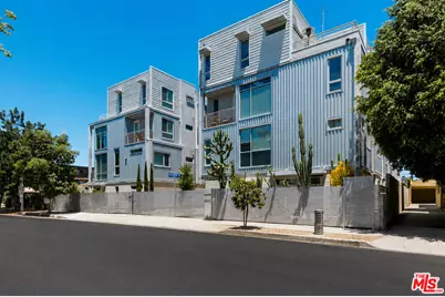 6021 W Beachwood Ln, Los Angeles, CA 90038 - Photo 1