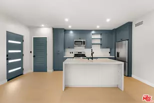 1249 S Plymouth Blvd, Los Angeles, CA 90019 - Photo 1