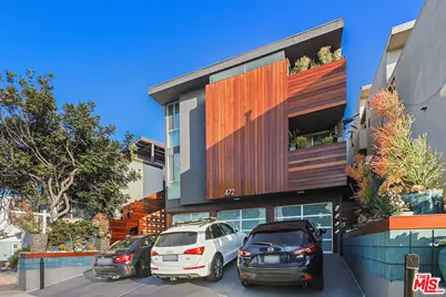472 Rosecrans Ave, Manhattan Beach, CA 90266 - Photo 1