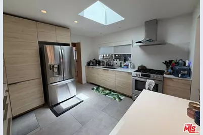 424 Pacific St, Santa Monica, CA 90405 - Photo 1