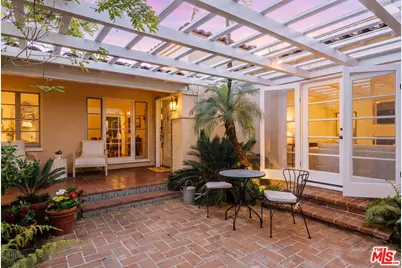 702 16th St, Santa Monica, CA 90402 - Photo 1