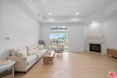 309 S Mariposa Ave #301, Los Angeles, CA 90020 - Photo 1