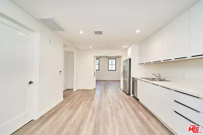 951 S Wilton Pl #204, Los Angeles, CA 90019 - Photo 1