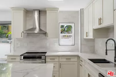 929 N Stanley Ave #1, West Hollywood, CA 90046 - Photo 1